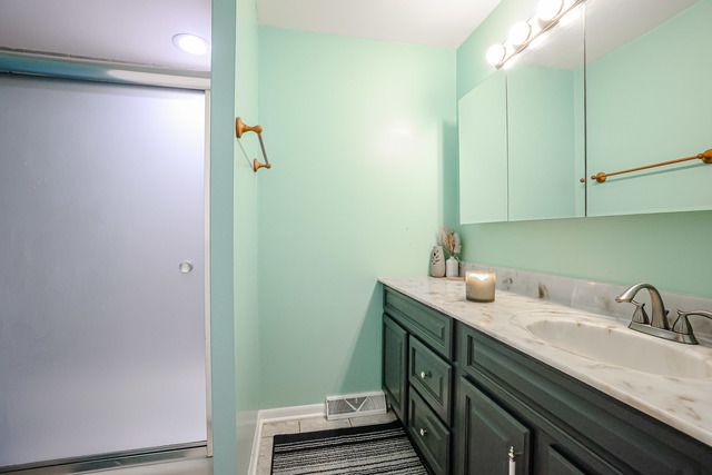 9275 N Hamlin Avenue N, Des Plaines, IL 60016