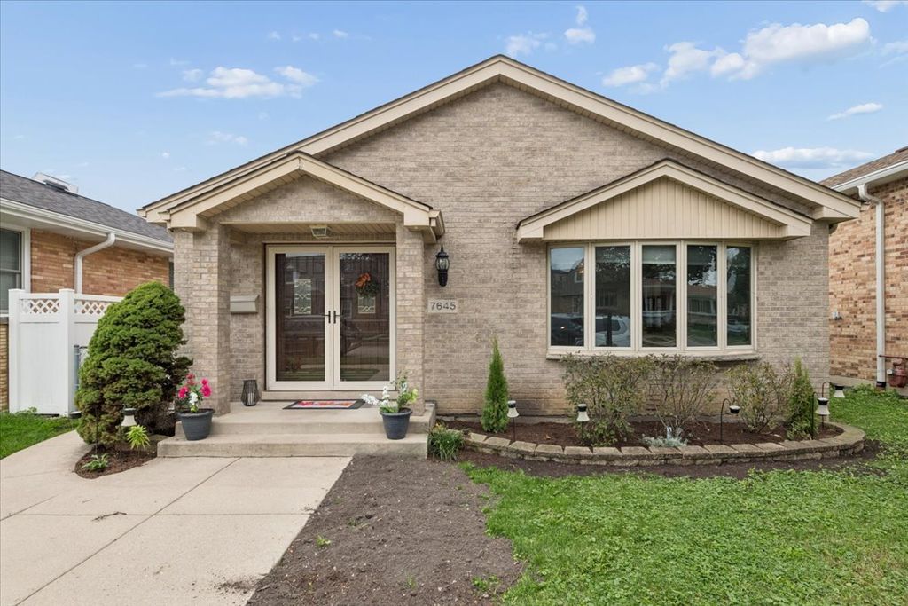7645 W Rascher Avenue, Chicago, IL 60656 — photo 2