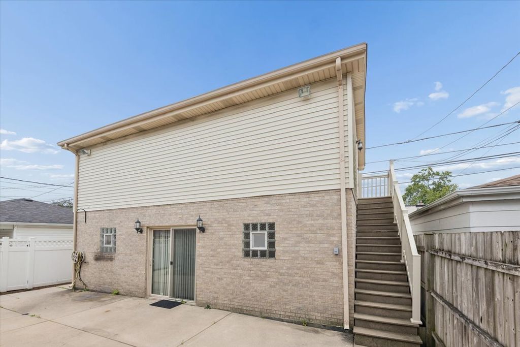 7645 W Rascher Avenue, Chicago, IL 60656 — photo 3
