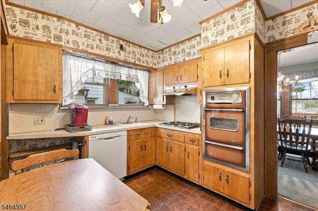 93 N Stoughton St, Bergenfield Boro, NJ 07621