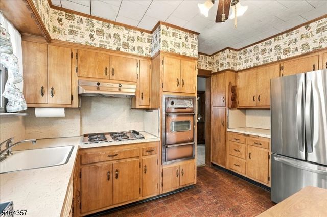 93 N Stoughton St, Bergenfield Boro, NJ 07621