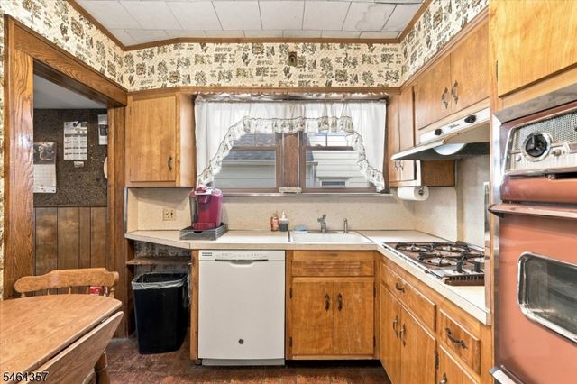 93 N Stoughton St, Bergenfield Boro, NJ 07621