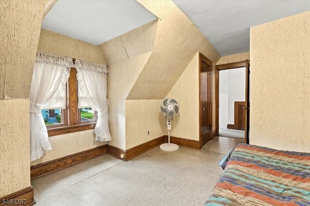 93 N Stoughton St, Bergenfield Boro, NJ 07621