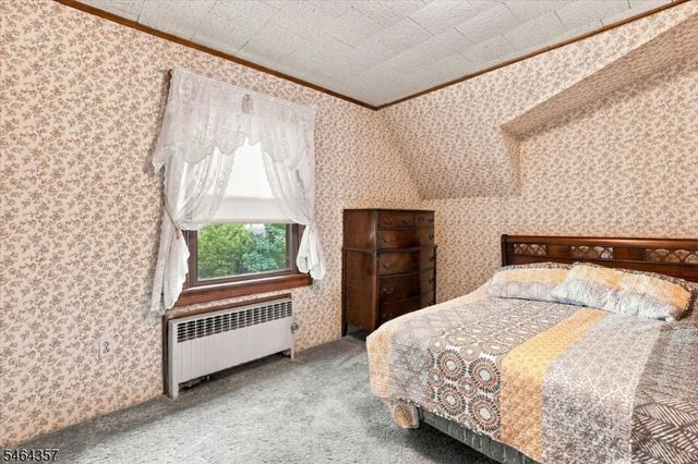93 N Stoughton St, Bergenfield Boro, NJ 07621