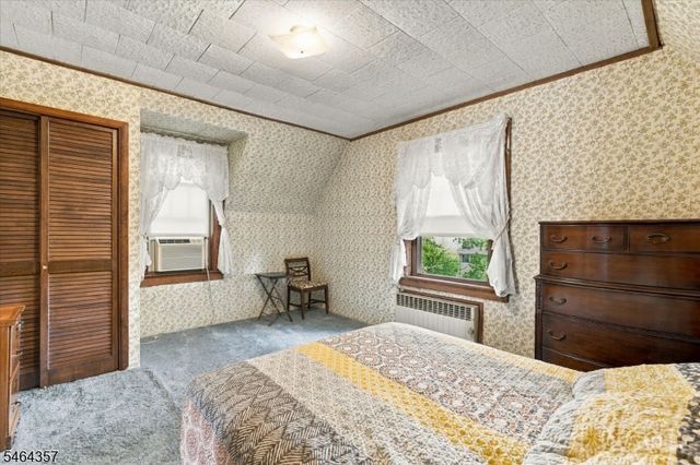 93 N Stoughton St, Bergenfield Boro, NJ 07621