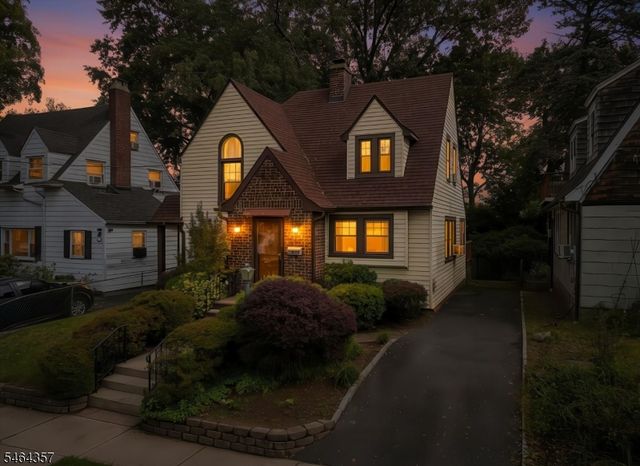 93 N Stoughton St, Bergenfield Boro, NJ 07621