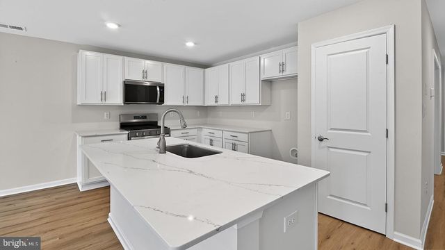 204 ECLIPSE ST, Charles Town, WV 25414