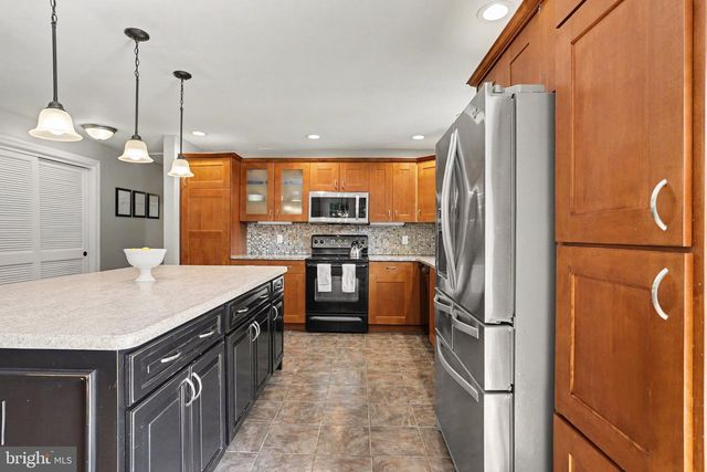1837 AMITY DR, Lancaster, PA 17601