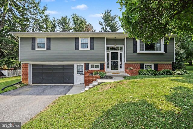 1837 AMITY DR, Lancaster, PA 17601