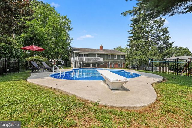 1837 AMITY DR, Lancaster, PA 17601