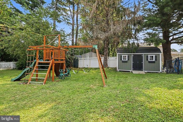 1837 AMITY DR, Lancaster, PA 17601