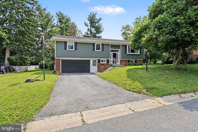 1837 AMITY DR, Lancaster, PA 17601