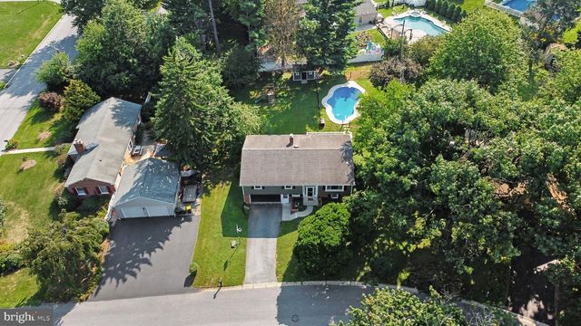 1837 AMITY DR, Lancaster, PA 17601