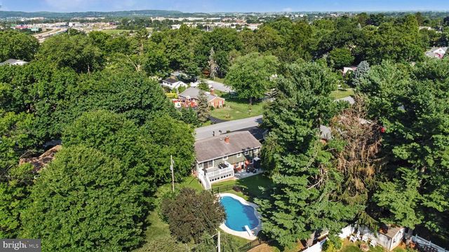 1837 AMITY DR, Lancaster, PA 17601