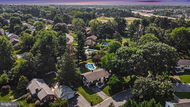 1837 AMITY DR, Lancaster, PA 17601