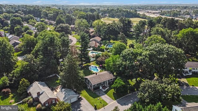 1837 AMITY DR, Lancaster, PA 17601