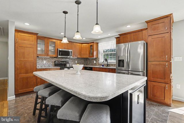 1837 AMITY DR, Lancaster, PA 17601