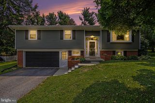 1837 AMITY DR, Lancaster, PA 17601