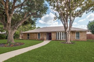 1028 Rosewood Drive, Desoto, TX 75115