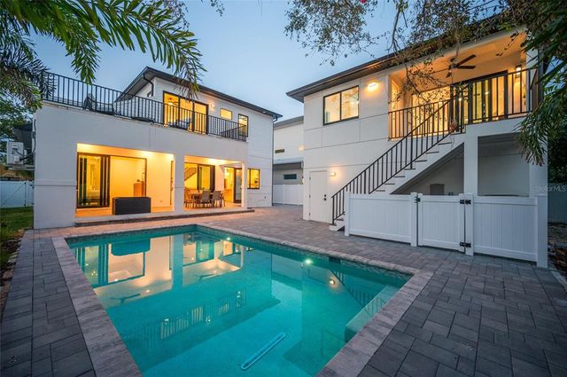 2440 FLOYD STREET, Sarasota, FL 34239