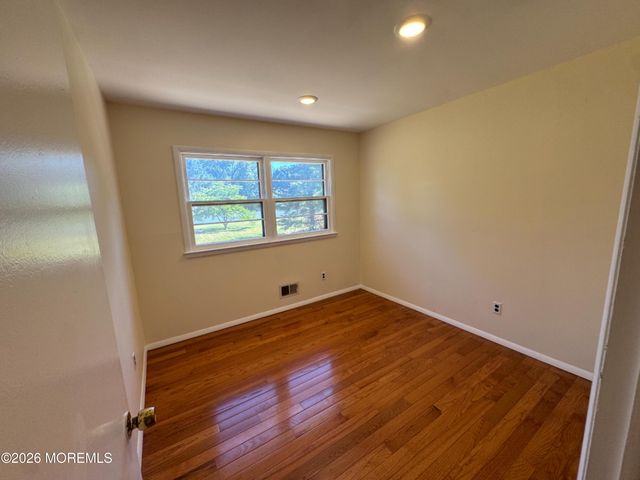 26 Sherwood Drive, Freehold, NJ 07728