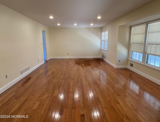 26 Sherwood Drive, Freehold, NJ 07728