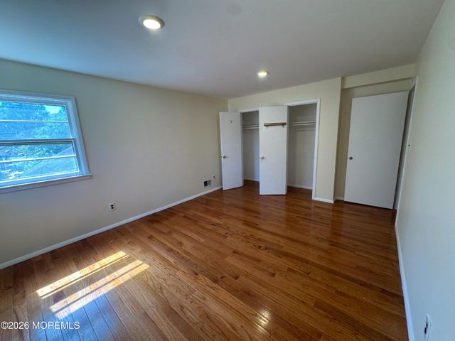 26 Sherwood Drive, Freehold, NJ 07728