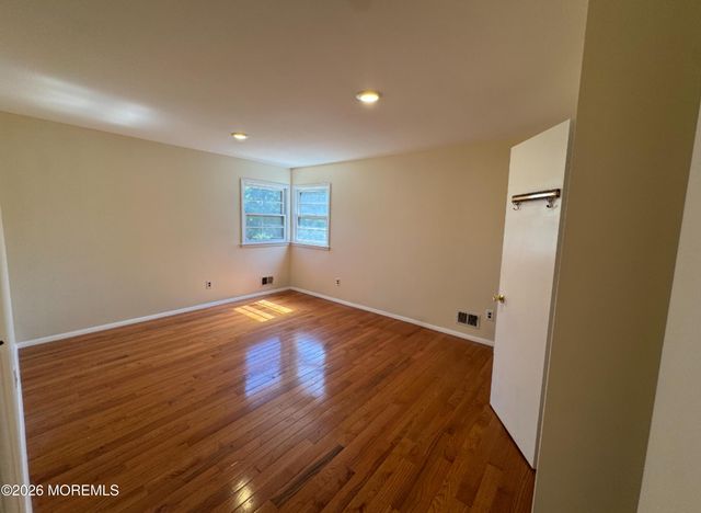 26 Sherwood Drive, Freehold, NJ 07728