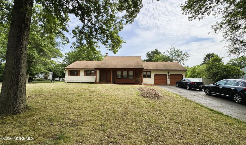 26 Sherwood Drive, Freehold, NJ 07728