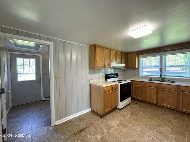 2274 Dawson Cabin Road, Jacksonville, NC 28540