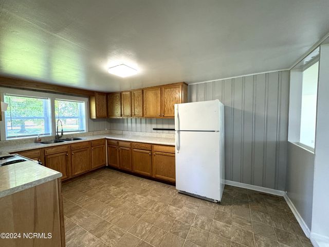 2274 Dawson Cabin Road, Jacksonville, NC 28540