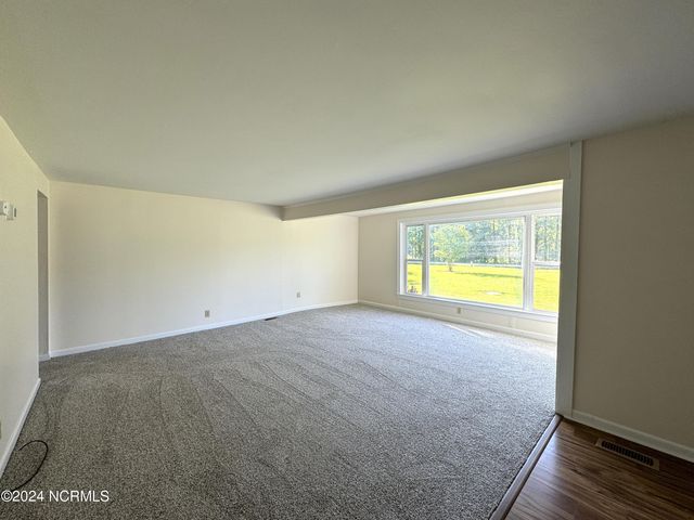 2274 Dawson Cabin Road, Jacksonville, NC 28540