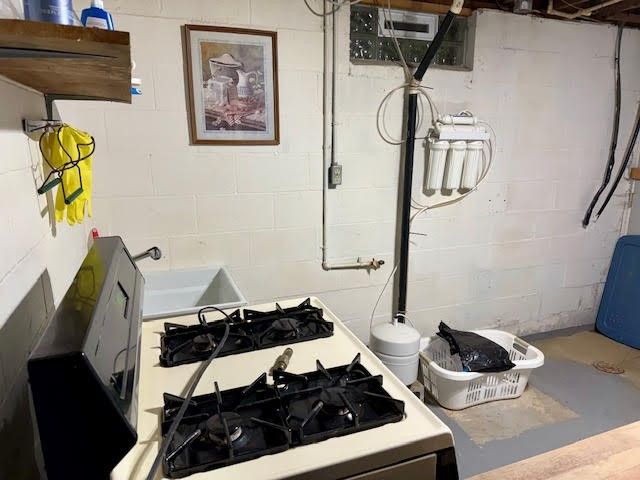 65 Glenn Rd, Findley Twp, PA 16127