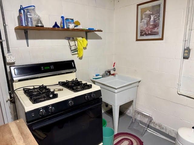 65 Glenn Rd, Findley Twp, PA 16127