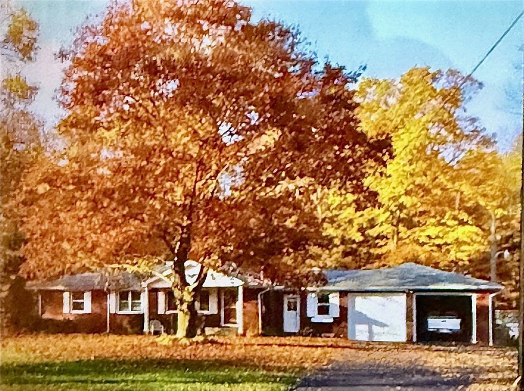 65 Glenn Rd, Findley Twp, PA 16127