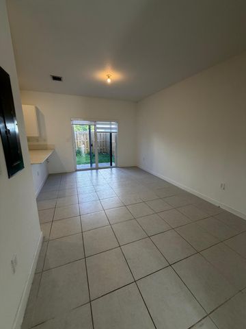 2885 SE 25th Road, Homestead, FL 33129