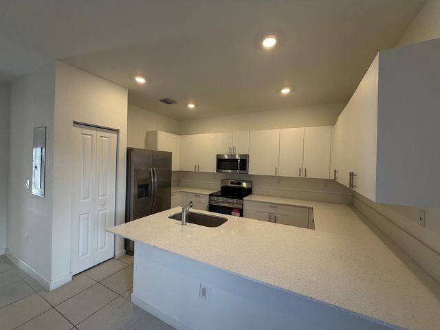 2885 SE 25th Road, Homestead, FL 33129