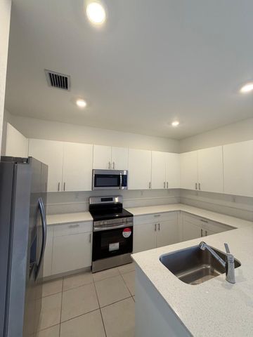 2885 SE 25th Road, Homestead, FL 33129