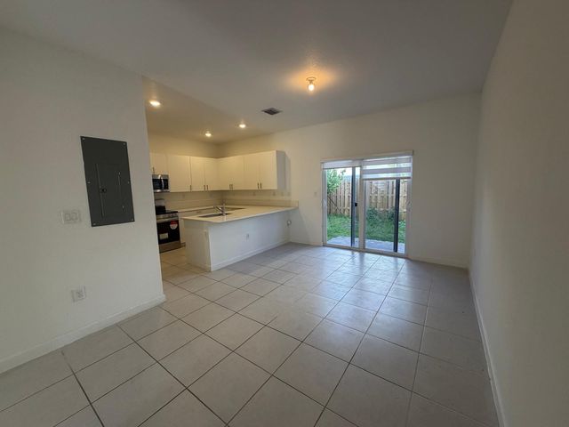 2885 SE 25th Road, Homestead, FL 33129