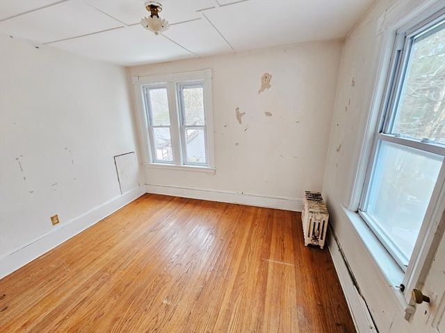 20 Greenway St, Pittsfield, MA 01201