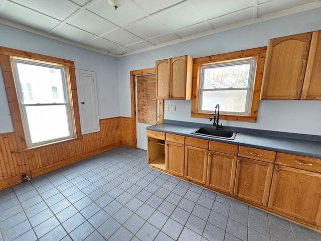 20 Greenway St, Pittsfield, MA 01201