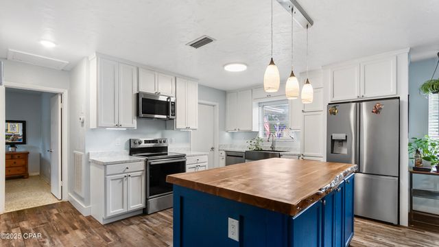 2094 Morven Street, Chipley, FL 32428