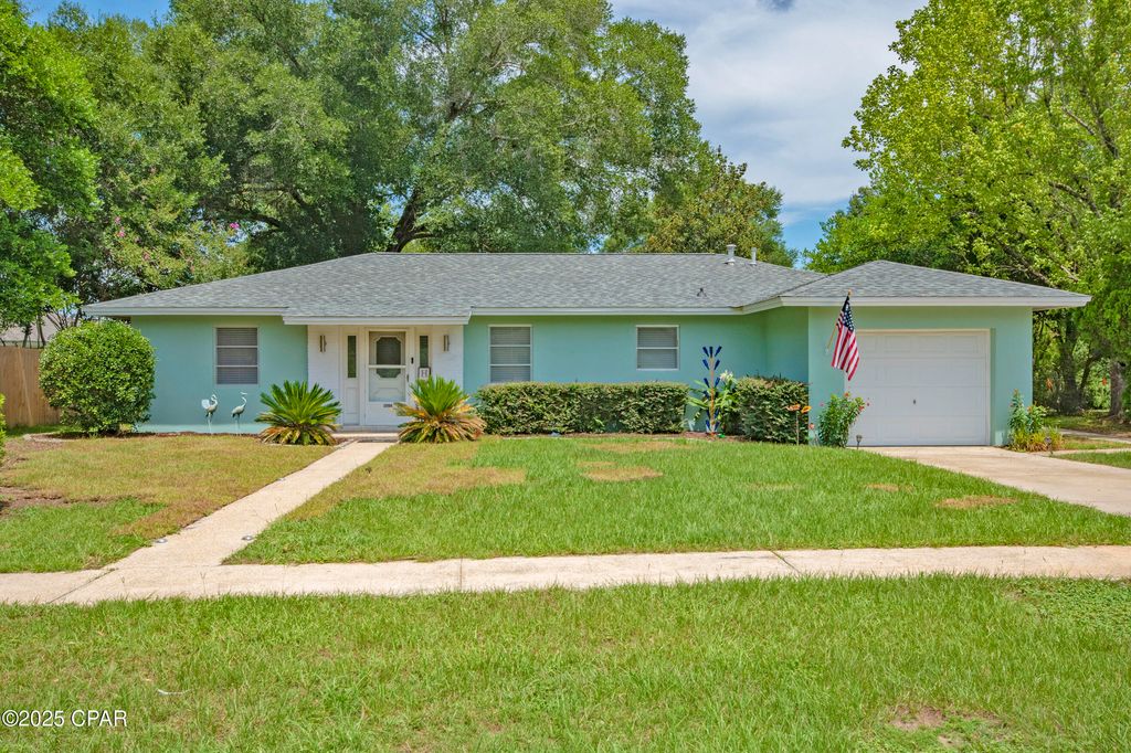 2094 Morven Street, Chipley, FL 32428