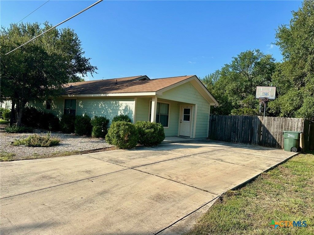 1400 Clyde Street B, San Marcos, TX 78666