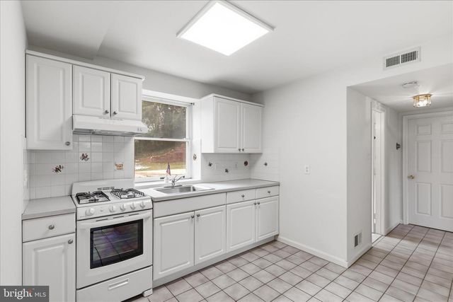 2122 STATUTE LN, Vienna, VA 22181