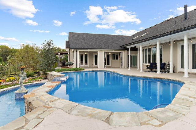 1598 Palmer Rd, Lebanon, TN 37090