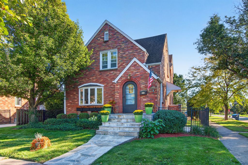 1005 Woodlawn Avenue, Des Plaines, IL 60016 — exterior