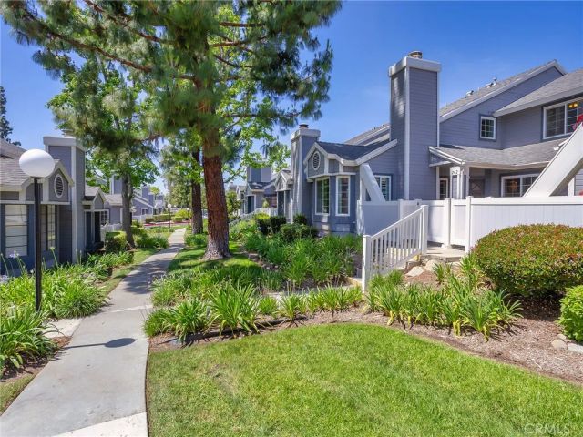 242 Spruce Court, Azusa, CA 91702