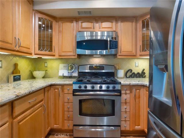 242 Spruce Court, Azusa, CA 91702