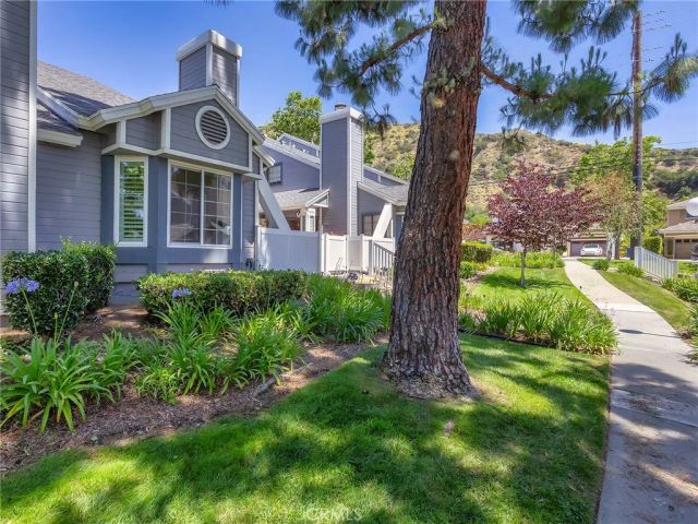 242 Spruce Court, Azusa, CA 91702